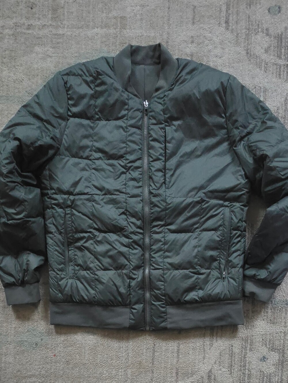 Mens Lululemon About-Face Bomber. Dark Green. Size L. EUC